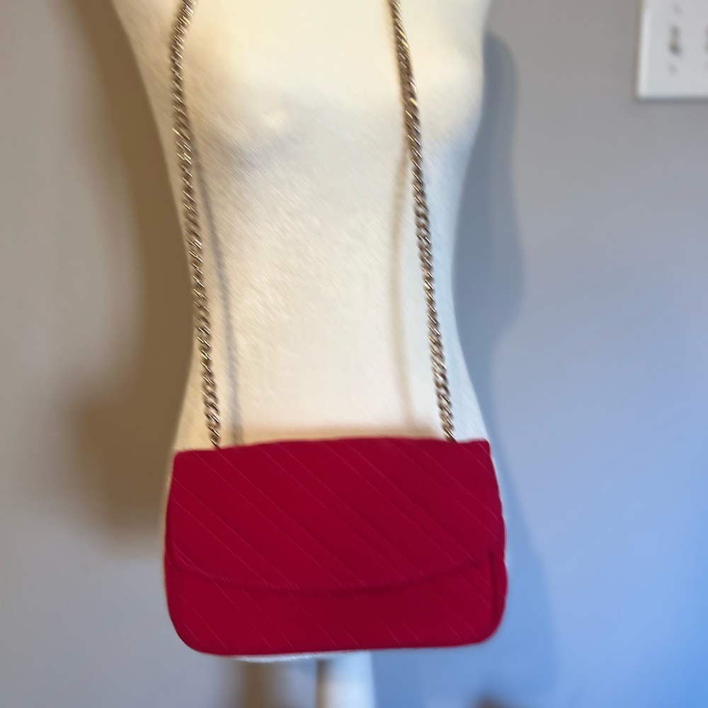 NWOT magenta pink velvet purse with gold chain straps